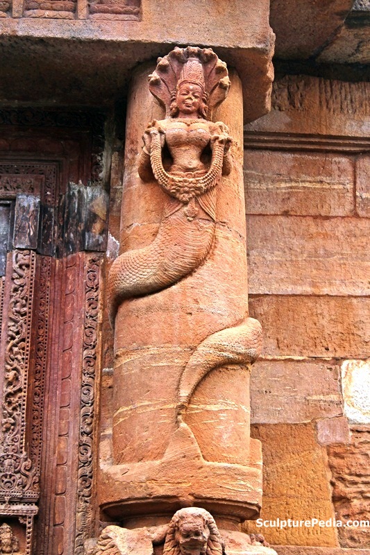 Naganagini Sthambha of Rajarani Temple SculpturePedia Naga nagini Sthambha of Rajarani Temple